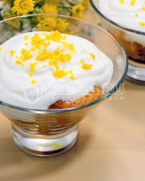 Десерт из апельсинов с взбитыми сливками