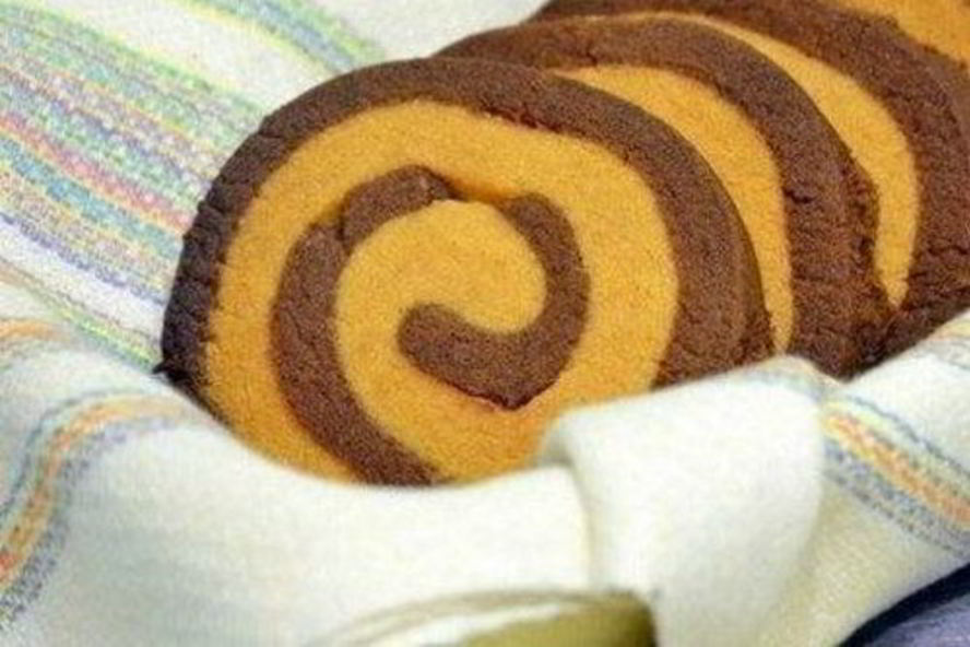 Рецепт десертного рулета день и ночь