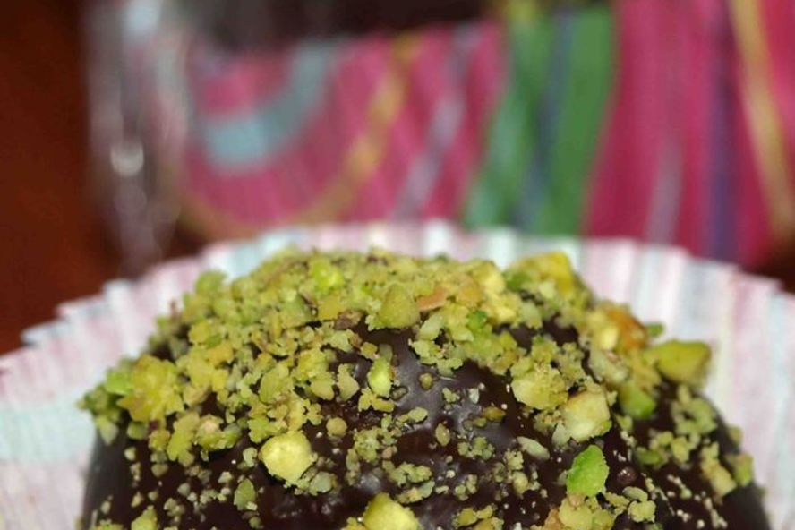 Рецепт конфет из миндальной муки с фисташками и клюквой