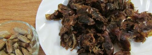 конфеты из сухофруктов с коктейльной вишней. Шаг 4