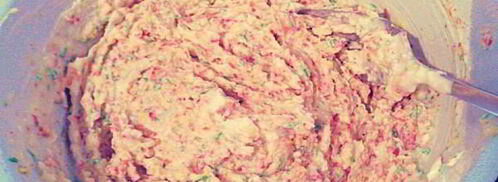 конфеты с кокосовой стружкой, вафлей и орешком. Шаг 2