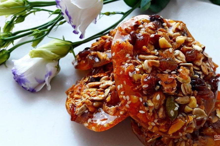 Рецепт конфет с орехами, кунжутом, семечками и медом