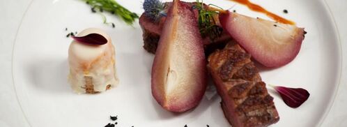 утиная грудка с грушей в портвейне и конфетой из фуа-гра. Шаг 7