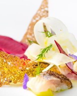 Атлантическая сельдь с тар-таром из яблок и кремом из хрена