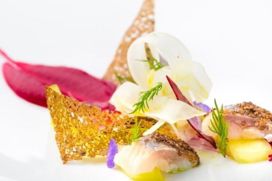 Рецепт атлантической сельди с тар-таром из яблок и кремом из хрена