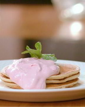 Блинчики со сливочно-вишневым кремом