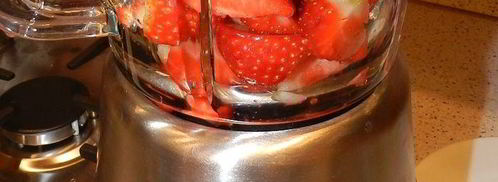 клубничная пена с ликером и бальзамическим кремом. Шаг 2