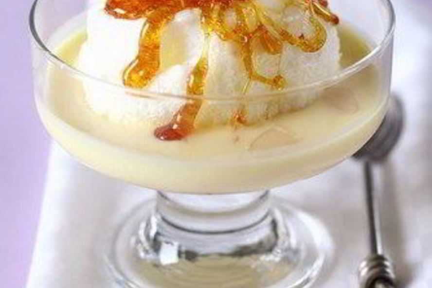 Рецепт меренг с нежным кремом и карамелью