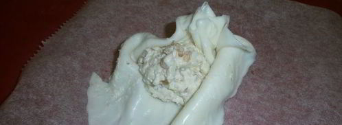 мешочки из моцареллы с кремом из сыра бри, трюфельным медом и лепестками трюфеля. Шаг 4