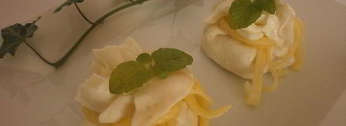 мешочки из моцареллы с кремом из сыра бри, трюфельным медом и лепестками трюфеля. Шаг 5