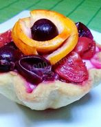 Песочные корзинки с кремом и ягодами