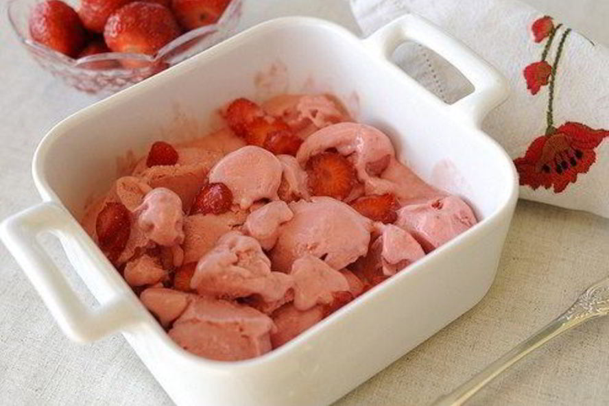 Рецепт домашнего клубничного мороженого