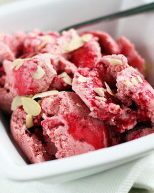 Клубничное мороженое