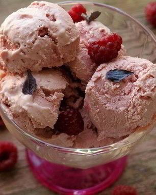 Малиновое мороженое с маскарпоне