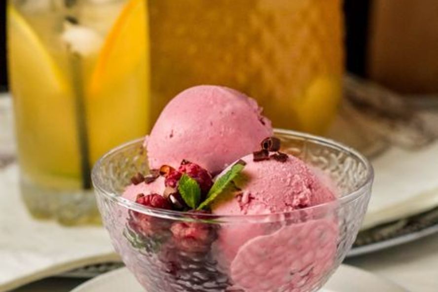 Рецепт малинового мороженого