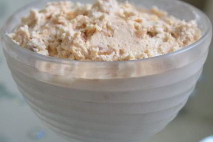 Рецепт мороженого с нугой, ромовым изюмом и карамельными орешками