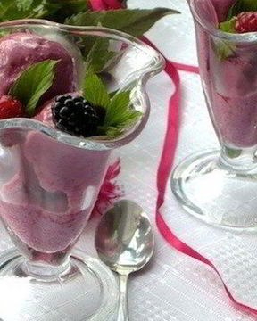 Мороженое с ягодами