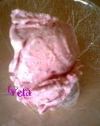 Сливочно-клубничное мороженое