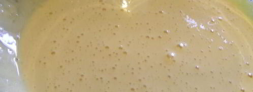 сливочное мороженое с клубникой, белым шоколадом и апельсиновым ликером куантро. Шаг 2