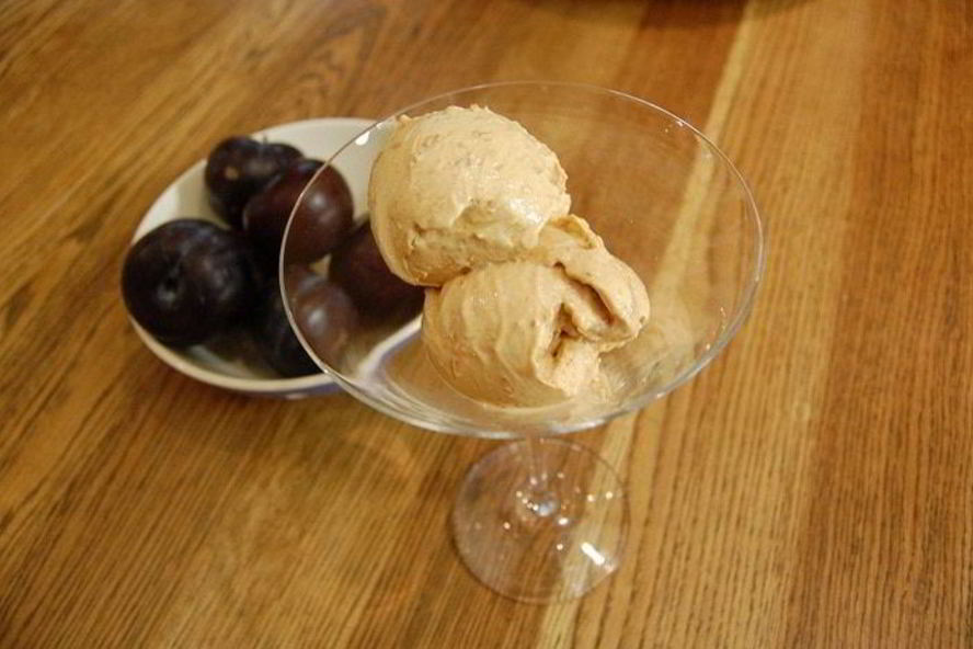 Рецепт сметанного мороженого с курагой