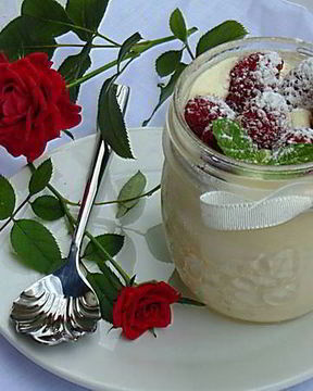 Крем-мусс из белого шоколада Роза-малина