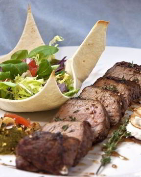 Нежная говядина с муссом из кабачка и кремом из козьего сыра