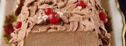 рождественское полено с шоколадным муссом и ягодами. Шаг 11