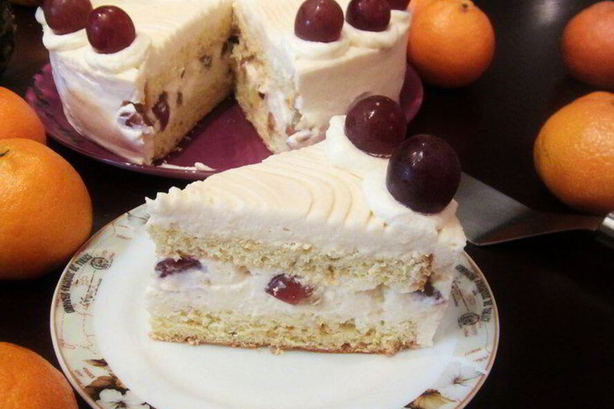 Рецепт торта-мусса из апельсинового бисквита, винного крем-мусса и розового винограда
