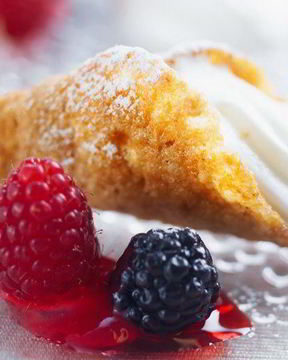 Вафельные рожки из овсяных хлопьев Nordic, йогуртового мусса и ягод