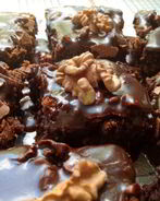 Шоколадные кубики с грецким орехом и миндалем