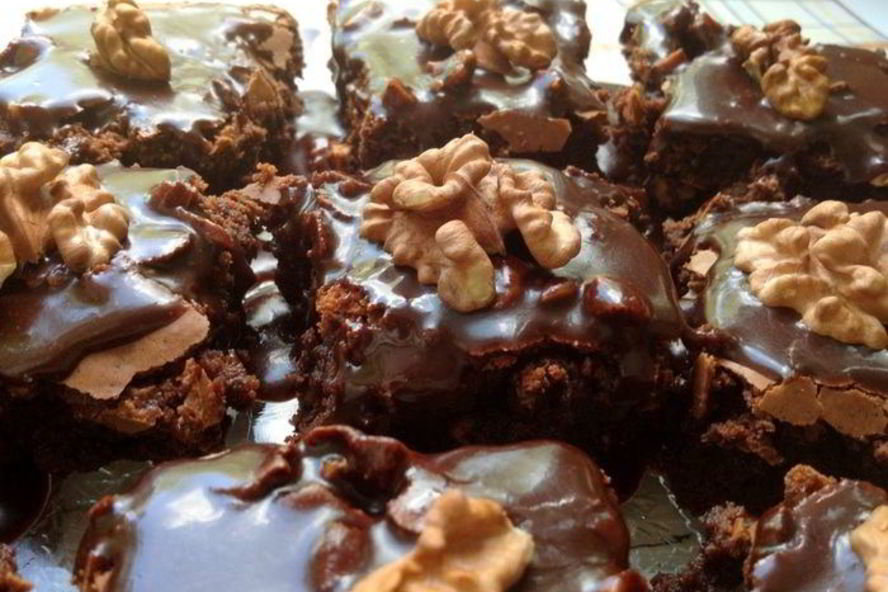 Рецепт шоколадных кубиков с грецким орехом и миндалем