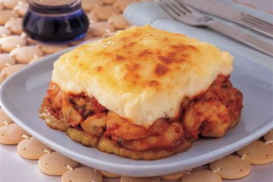 Рецепт картофельного суфле с креветками и баклажанами