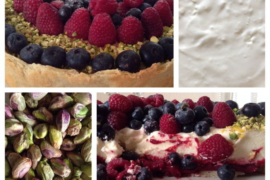 Рецепт лимонного торта-суфле с ягодным курдом