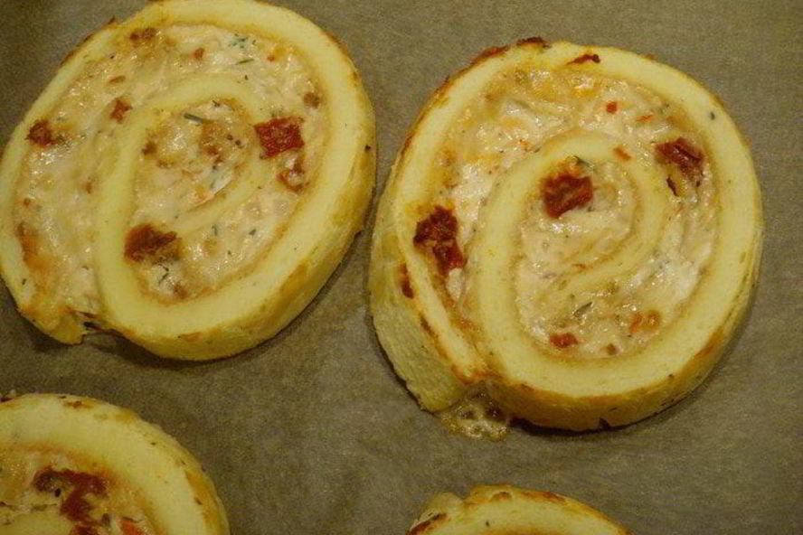 Рецепт рулета-суфле с пармезаном и вялеными томатами