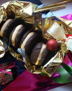 Шоколадные печенья вупи-куки с облепиховым суфле