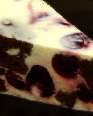 Торт-суфле с творогом и вишнями