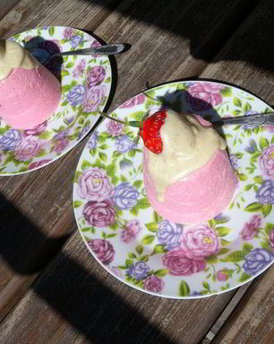 Творожное суфле с белым шоколадом и клубникой