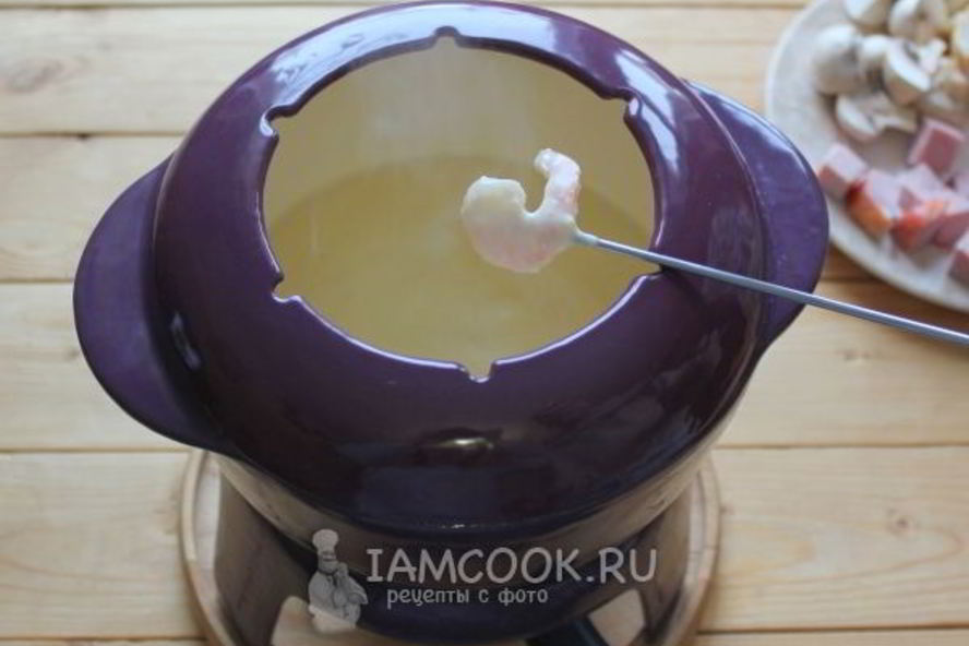 Рецепт сырного фондю с тремя видами сыра