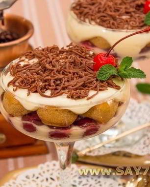 Порционное Тирамису с вишней и шоколадом