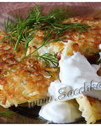 Картофельные драники с сыром и шпикачками