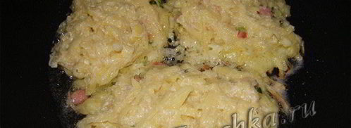 картофельные драники с сыром и шпикачками. Шаг 7