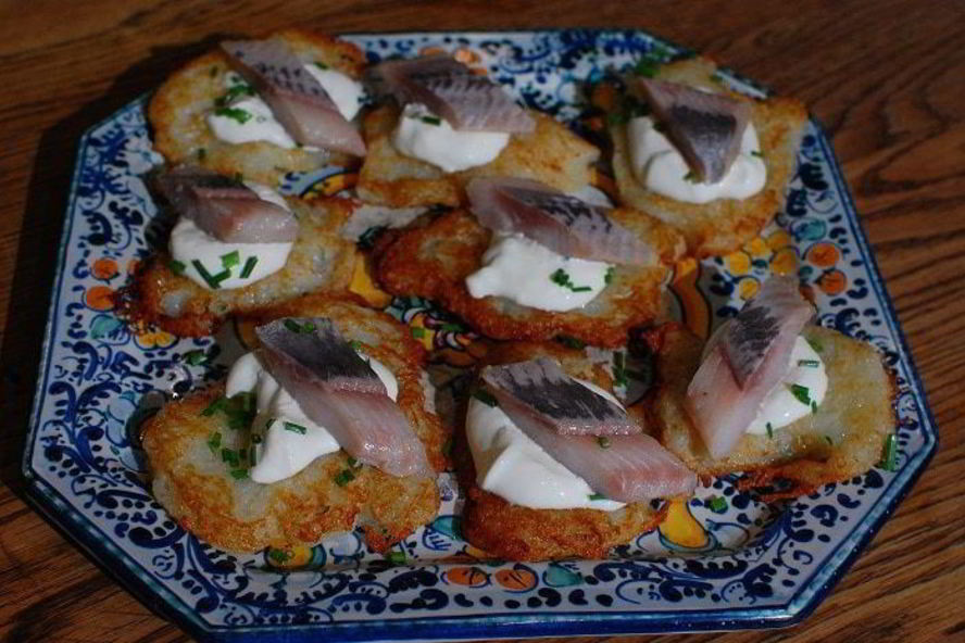 Рецепт овощных драников с селедкой