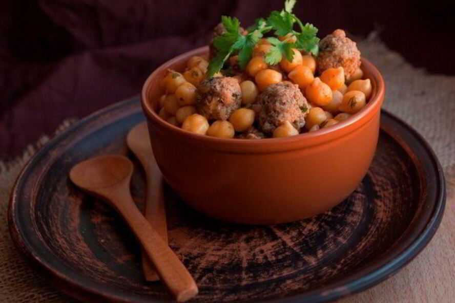 Рецепт ароматного нута с фрикадельками