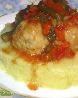 Фрикадельки с овощами в кисло-сладком соусе