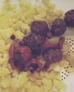 Фрикадельки в клюквенно-медовом соусе в духовке