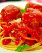 Куриные фрикадельки в ароматном томатном соусе