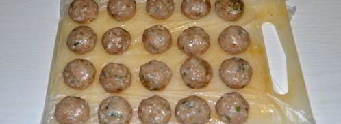 куриные фрикадельки в томатно-сметанном соусе. Шаг 2