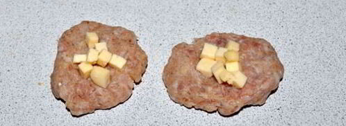 мясные фрикадельки с сырной начинкой. Шаг 2