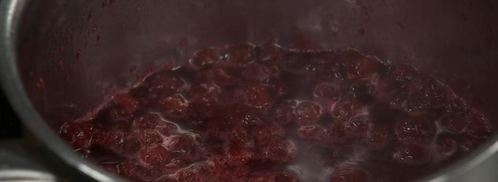 скандинавские фрикадельки с брусничным соусом и пикантным пюре. Шаг 6