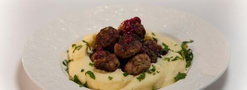 скандинавские фрикадельки с брусничным соусом и пикантным пюре. Шаг 9